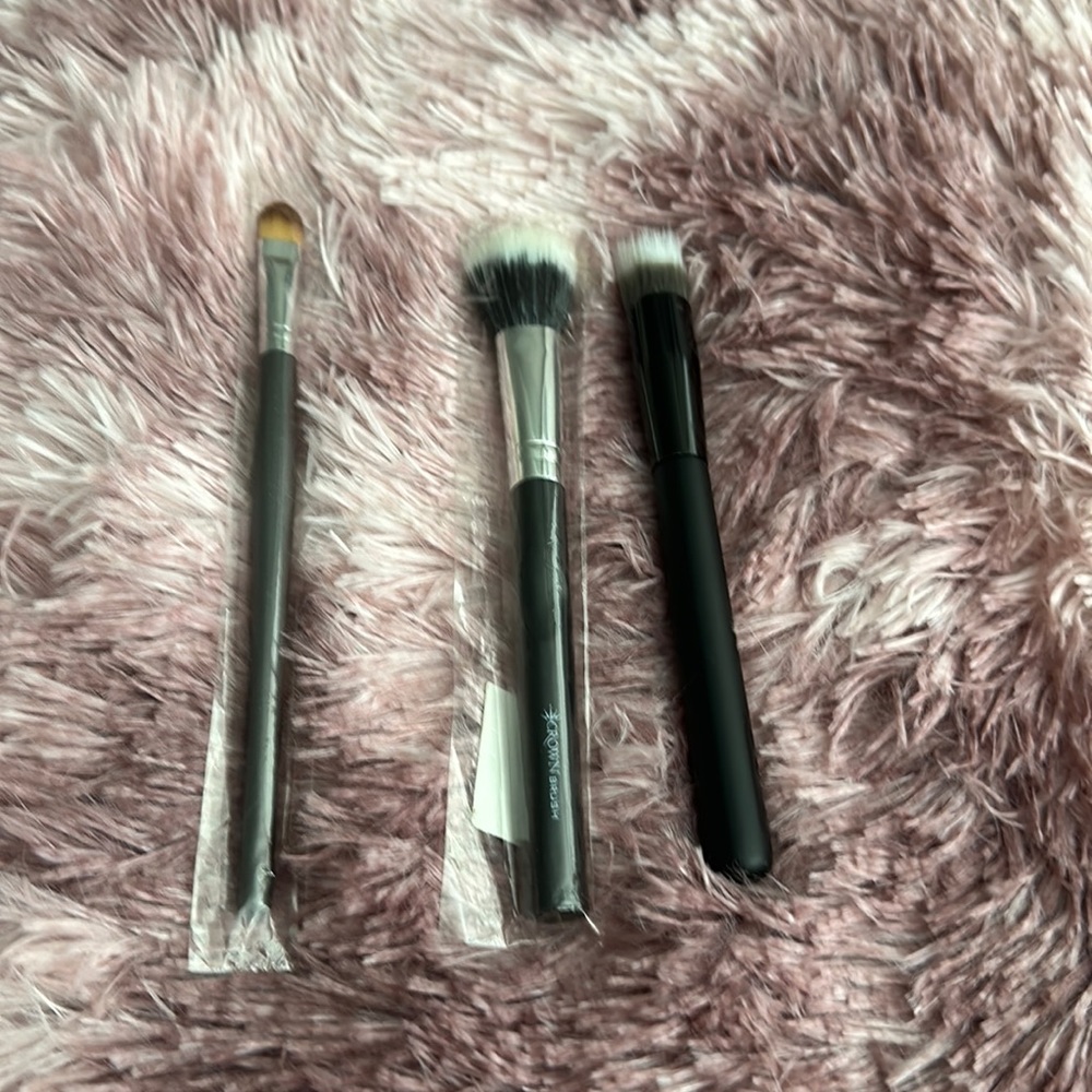 3 Brand New Makeup brushes